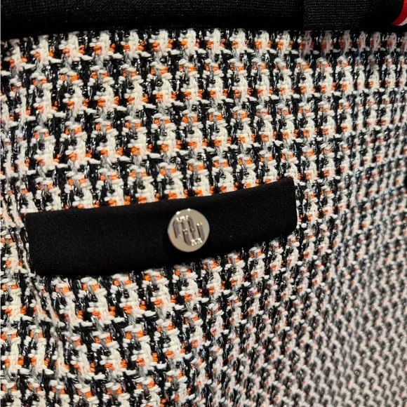 Elegant Black and White Tweed Dress - Picture 5 of 9